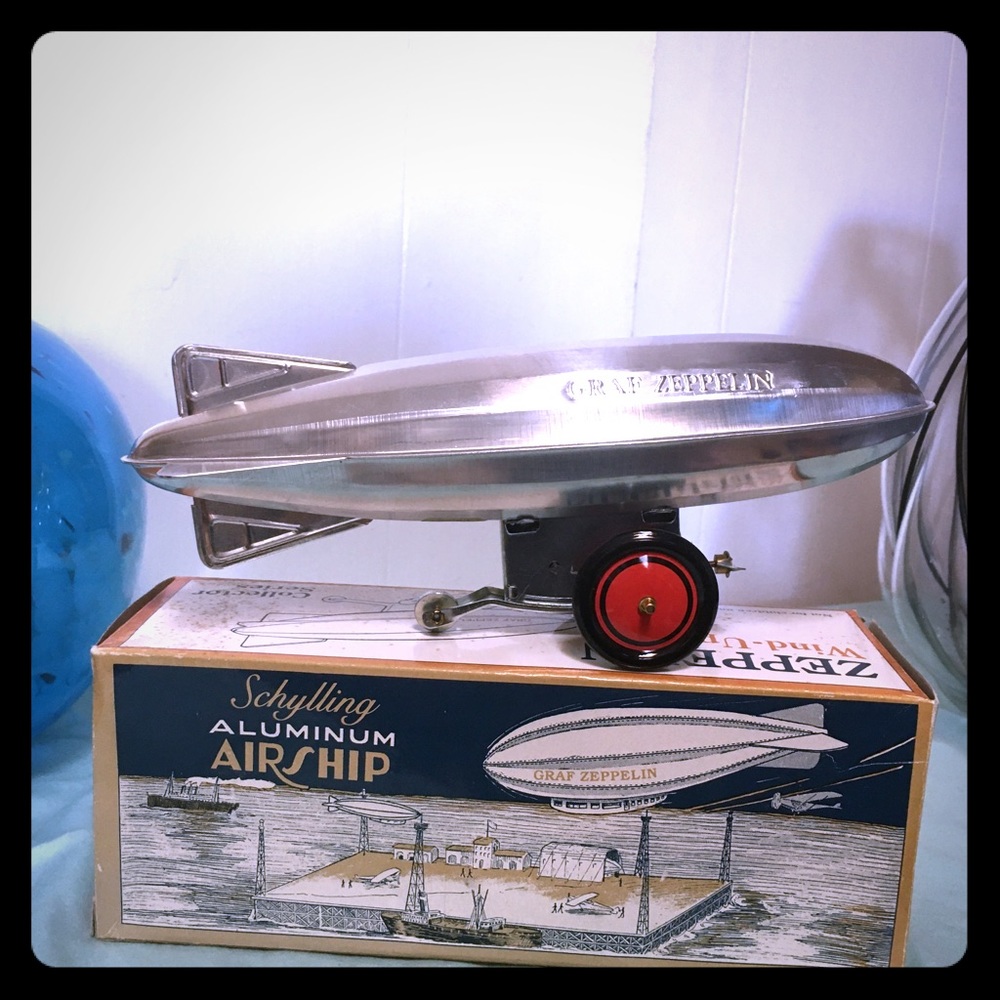 Graf zeppelin wind up toy